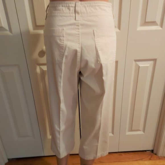 NEW RIDERS BY LEE BEIGE CAPRI W/POCKETS, FRONT, BACK & SIDE OF KNEES SIZE 6 - Picture 4 of 6